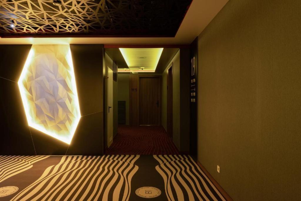Cube House Apartment เคียฟ ภายนอก รูปภาพ